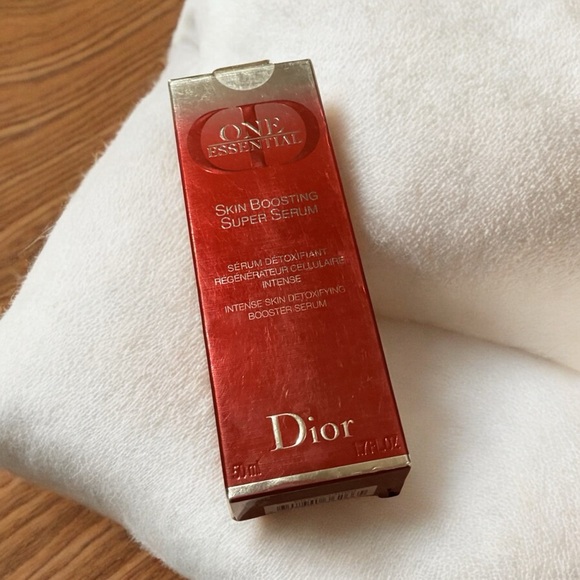 CHRISTIAN DIOR ONE ESSENTIAL SKIN BOOSTING SUPER SERUM 1.7 fl oz. - Picture 2 of 3
